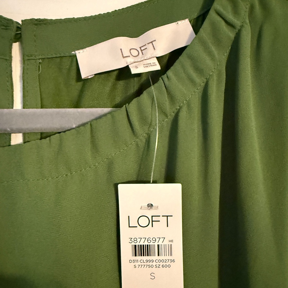NWT LOFT Women's Olive Green Mixed Media Sleeveless Blouse sz Small - Picture 2 of 4